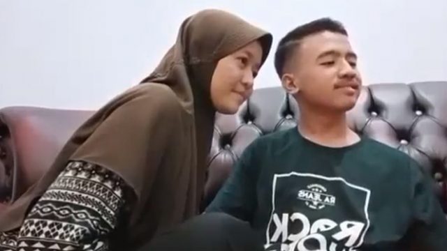 Bokep Indo Jilbab Mesum Depan Adik - Bokepindohot.net