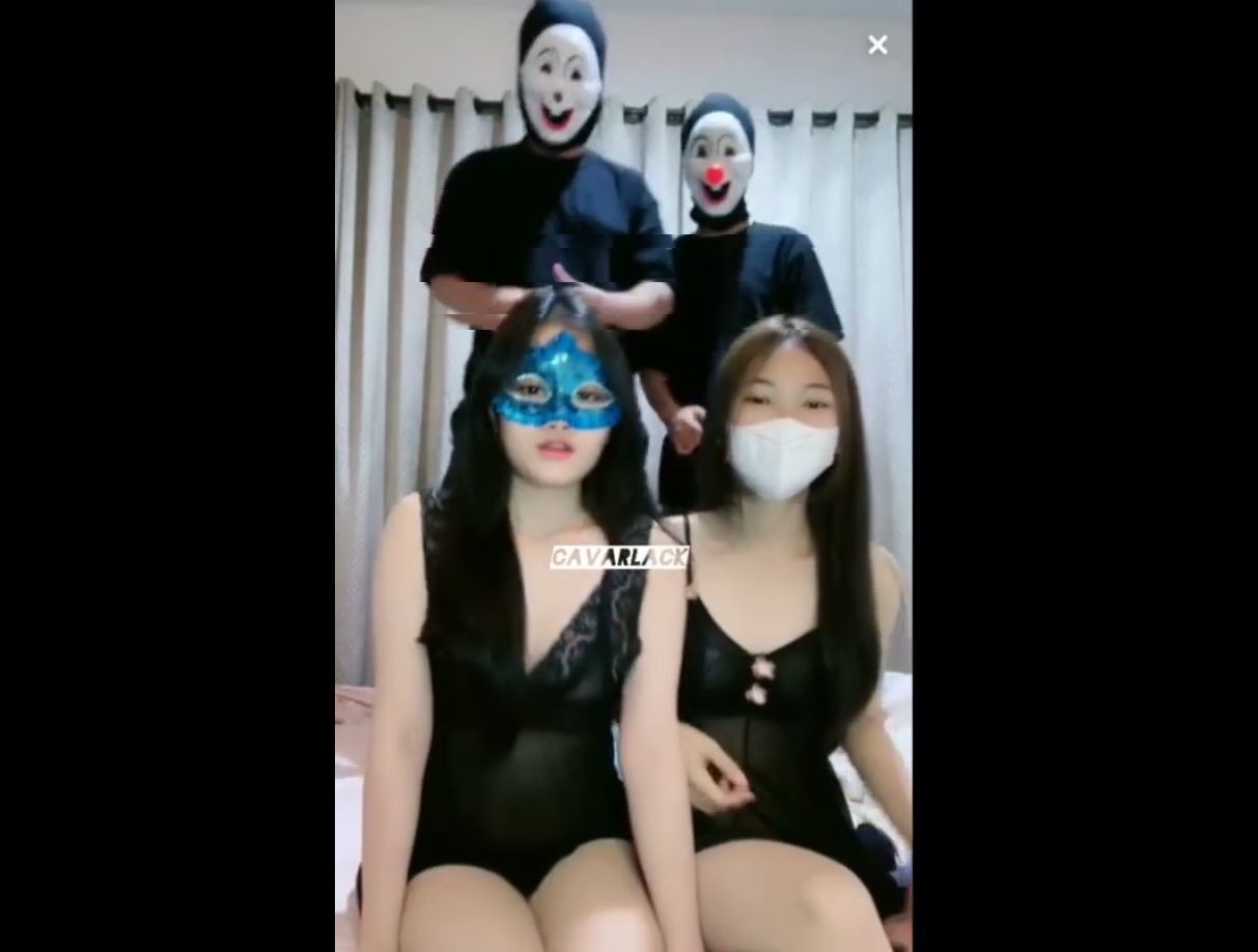 Badut-Badut Gila Muncul di Kamar