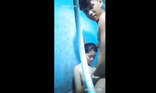 Sejoli ABG Sedang Betah Bercumbu