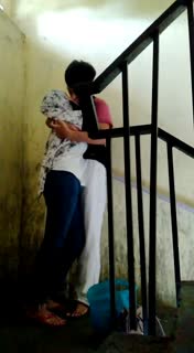 Hijab Nyepong di Tangga